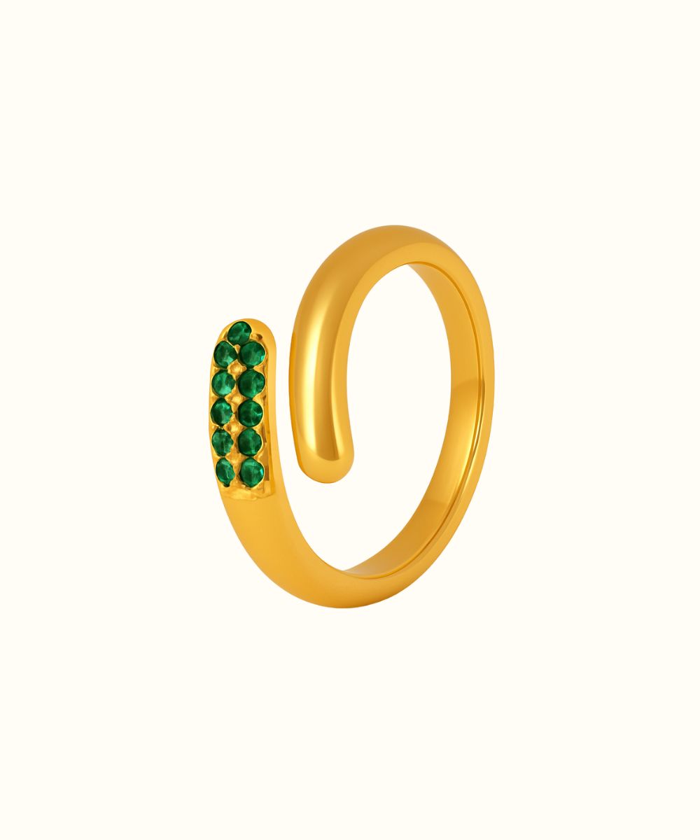 Anello modello spirale o snake in oro con zirconi verdi smeraldo incastonati, stile elegante e moderno - Suntime Moda