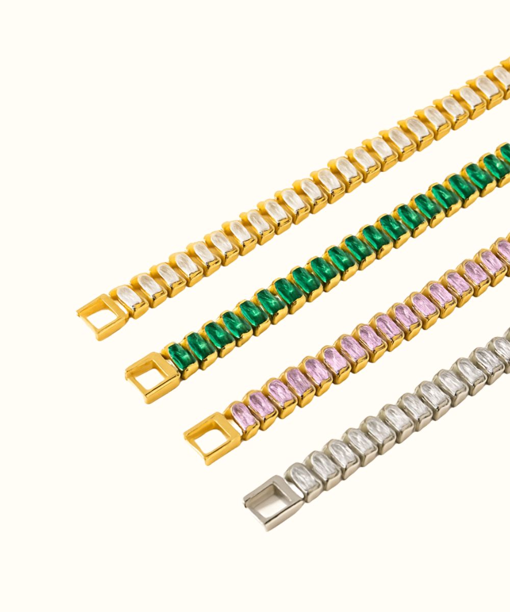 Bracciale tennis modello Syncro con pietre rettangolari colore verde smeraldo e montatura dorata - Suntime Moda