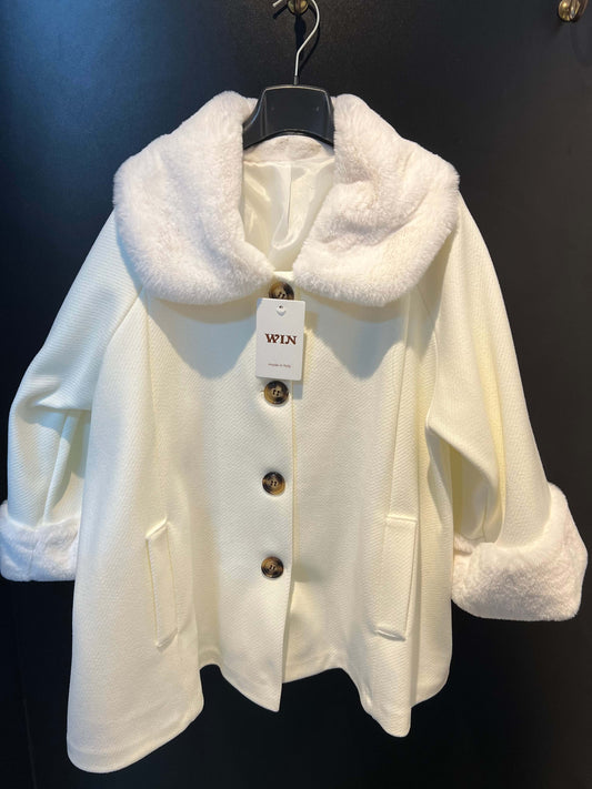 Cappotto donna elegante color cammello con collo e polsini in pelliccia ecologica Bianco - SUNTIMEMODA