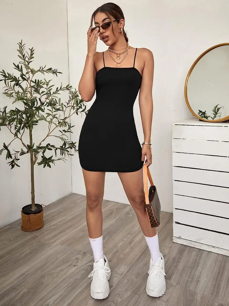 Abito elasticizzato aderente nero - SUNTIMEMODA