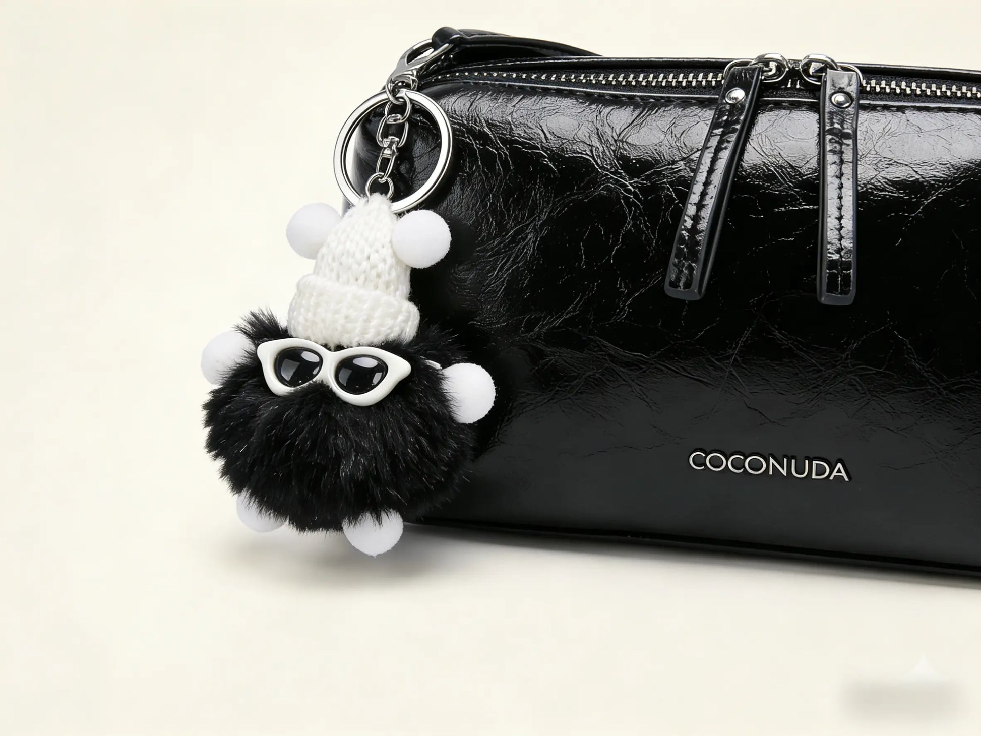 Borsa mini bauletto Coconuda 14219 colori nero con charm peloso - SUNTIMEMODA