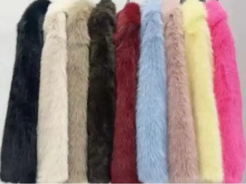 Cappotto di pelliccia a maniche lunghe  COLOR - SUNTIMEMODA