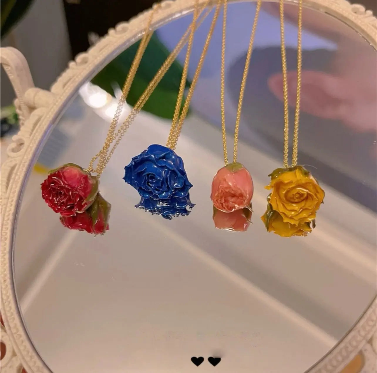 Collana con Pendente di Rosa Vera in Resina e Catena Placcata Oro