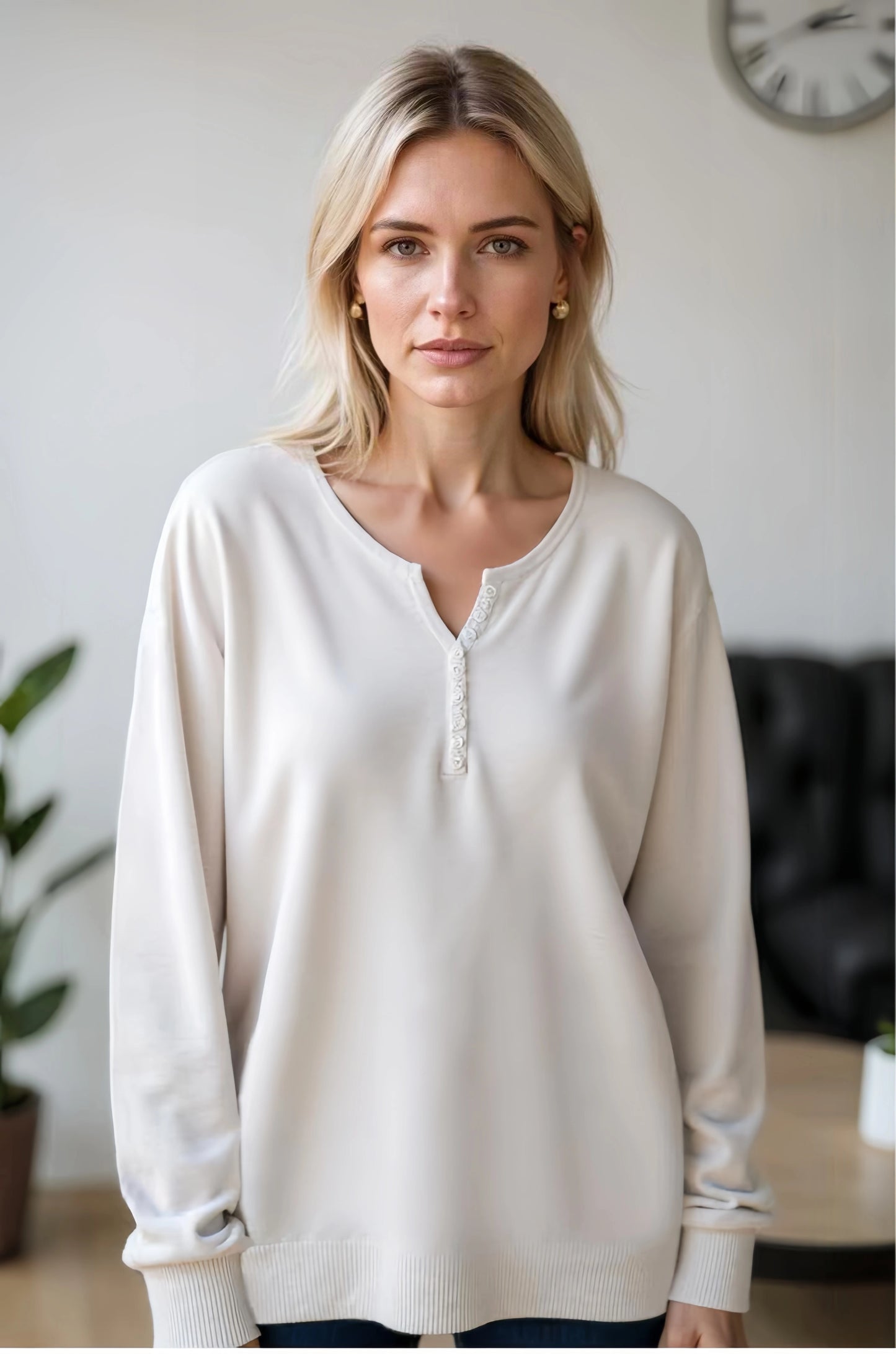 Maglia maniche lunghe scolla a V  beige - SUNTIMEMODA