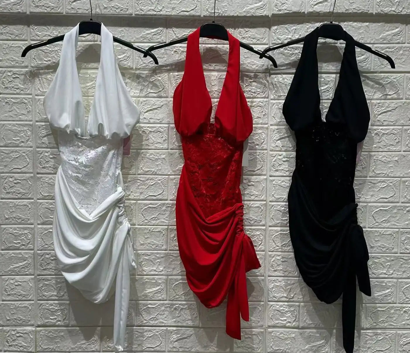 Vestito con pizzo color - SUNTIMEMODA