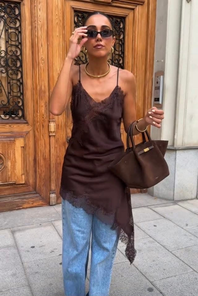 abito in pizzo con bretelle marrone - SUNTIMEMODA