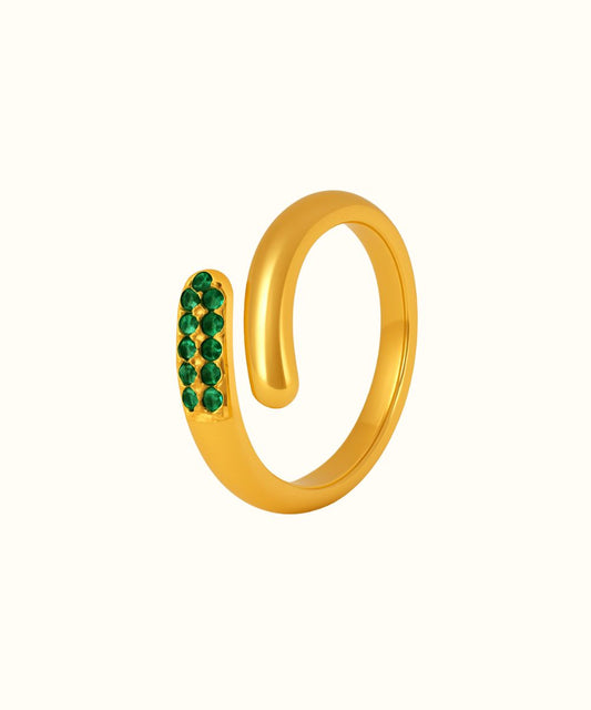 Anello modello spirale o snake in oro con zirconi verdi smeraldo incastonati, stile elegante e moderno - Suntime Moda
