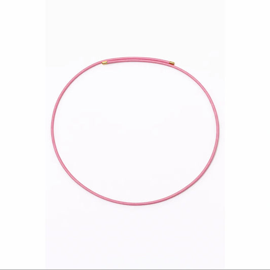 Cordino magnetico multifunzione di colore rosa avvolto a doppio giro, utilizzabile come collana o bracciale - SUNTIMEMODA