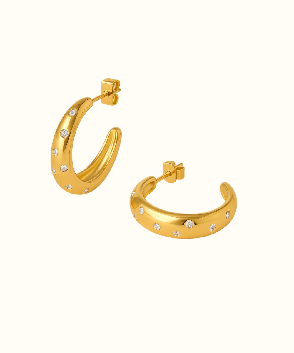 Dettaglio artistico della parure Rainbow che mostra la brillantezza e i colori vivaci delle pietre incastonate - Suntime Moda