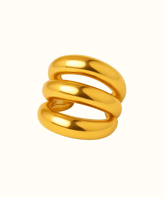 Ear cuff modello Tris in oro con design a tre fasce bombate, orecchino senza buco - Suntime Moda