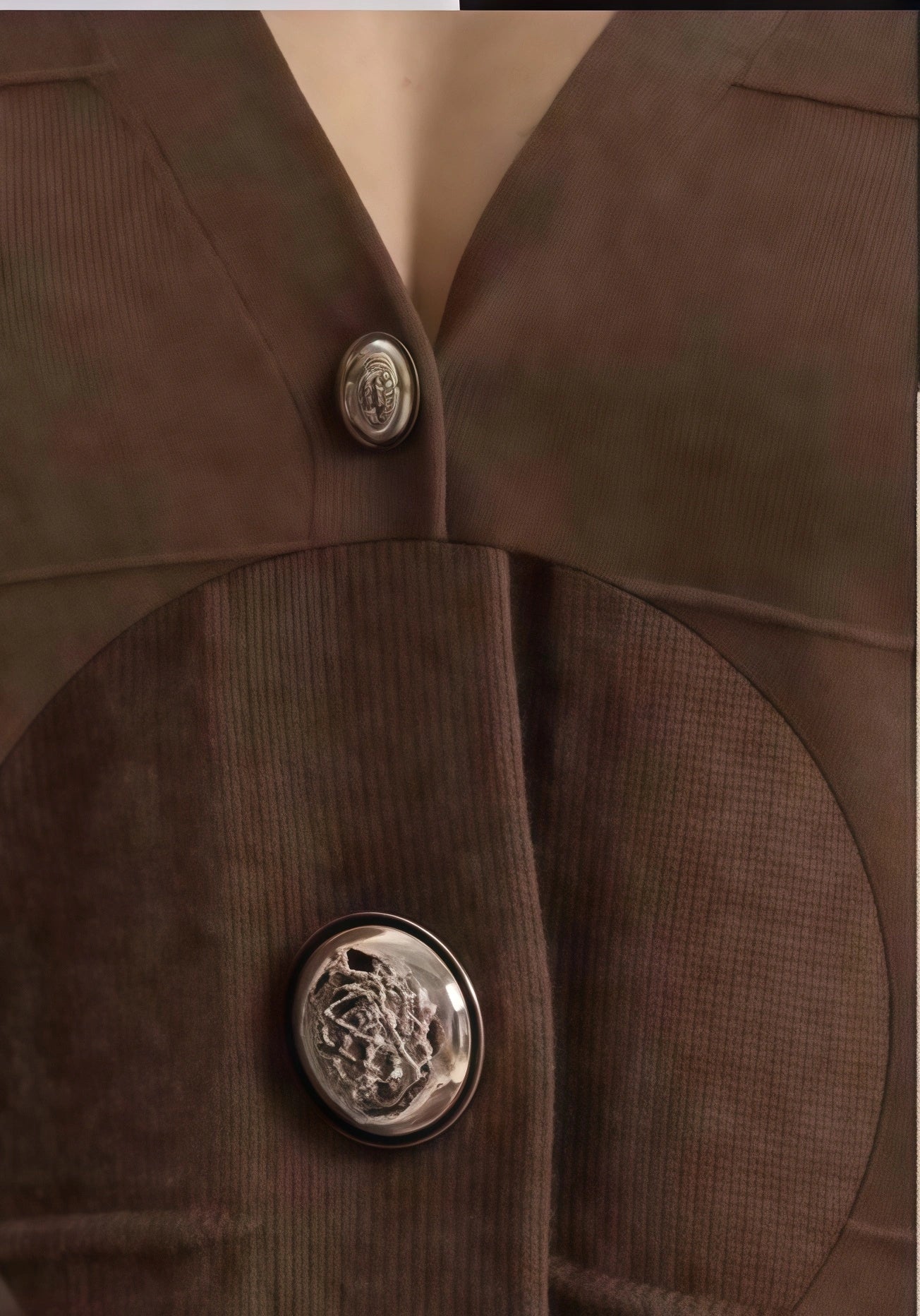 giacca con scollo a V OVERSIZE MARRONE con bottone oro - SUNTIMEMODA