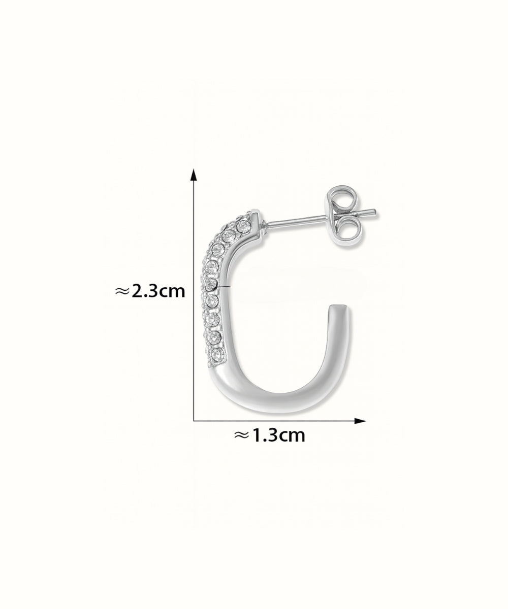 Schema con dimensioni degli orecchini Ginevra: altezza 2.3cm e larghezza 1.3cm, dettaglio pavé di zirconi - Suntime Moda