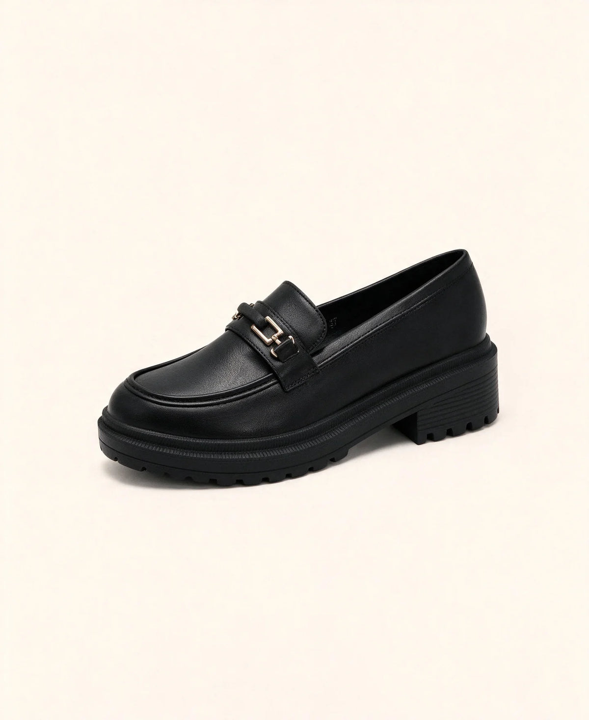 Mocassino chunky da donna in ecopelle nera con dettaglio morsetto metallico e suola spessa dentellata - SUNTIMEMODA