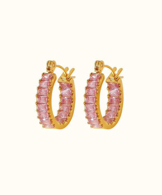 Orecchini a cerchio modello Luxury in oro con pietre preziose visibili da ogni angolazione grazie al design interno-esterno - Suntime Moda