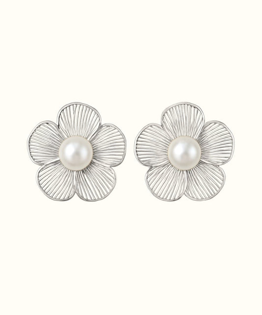 Orecchini a forma di fiore modello Flower realizzati con cura per un look raffinato e femminile - Suntime Moda